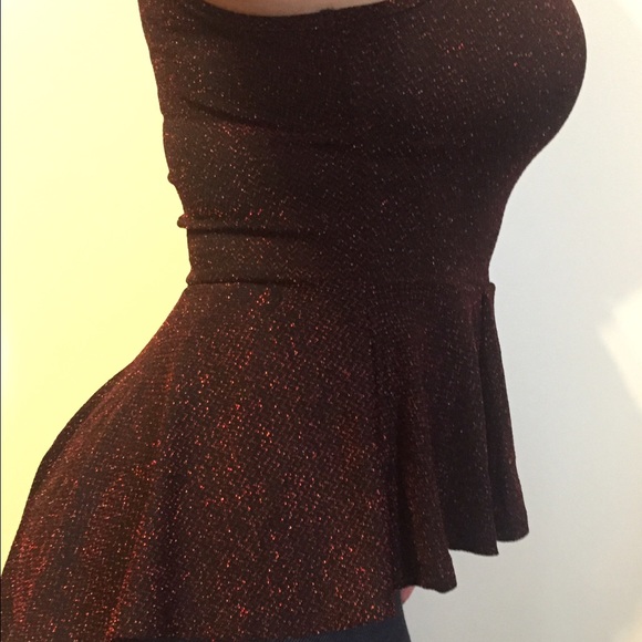 Red and black shimmery tail shirt - Picture 3 of 4