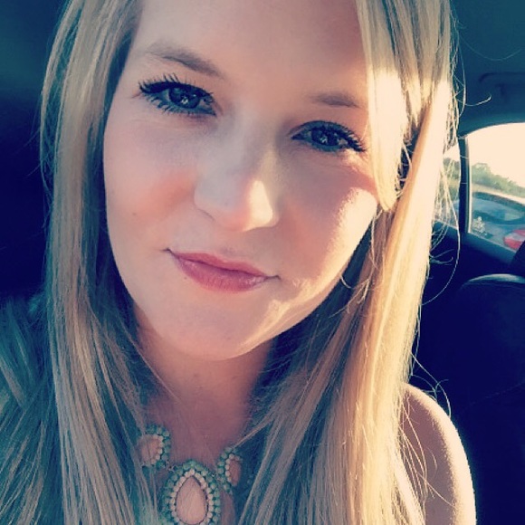 Meet your Posher, Lauren - Picture 1 of 1