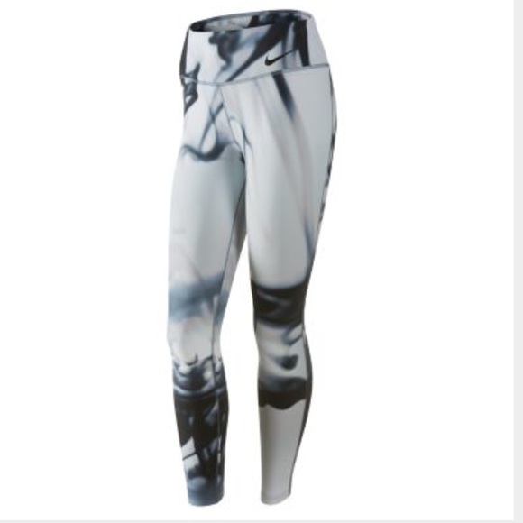 Nike Legendary Fit Lava