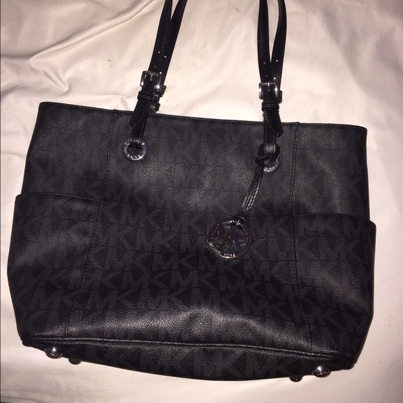 Black Michael kors purse - Picture 1 of 3