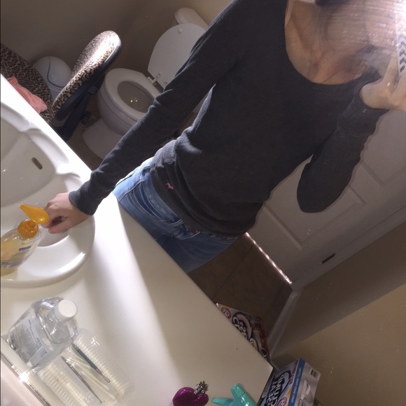 Plain grey long sleeve tee