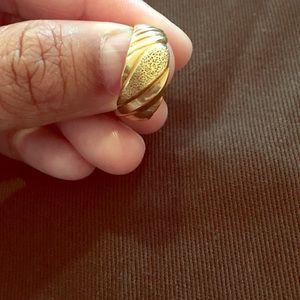 Single gold plated ring