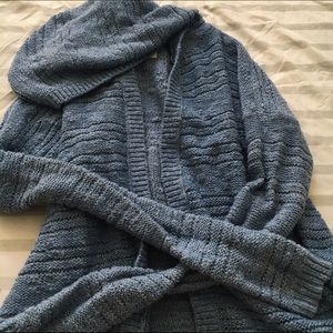 BLUE KNIT SWEATER
