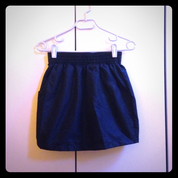 Black American apparel skirt (small)