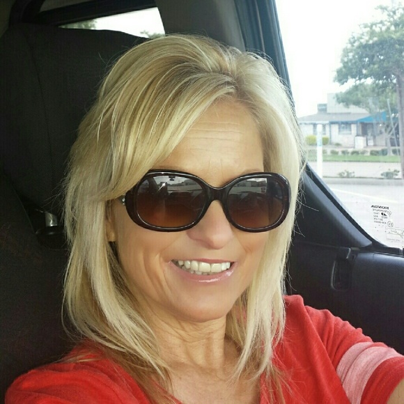 Meet your posher! Kat lots of 2 for 10