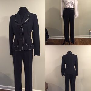 Tahari Arthur S. Levine Sz 6 Navy Blue Pant Suit