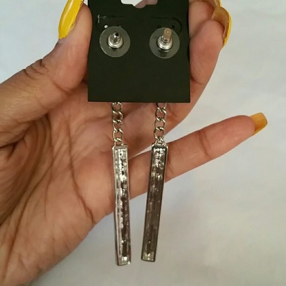 New Dangle Silver Rhinestone Earrings - Picture 3 of 4