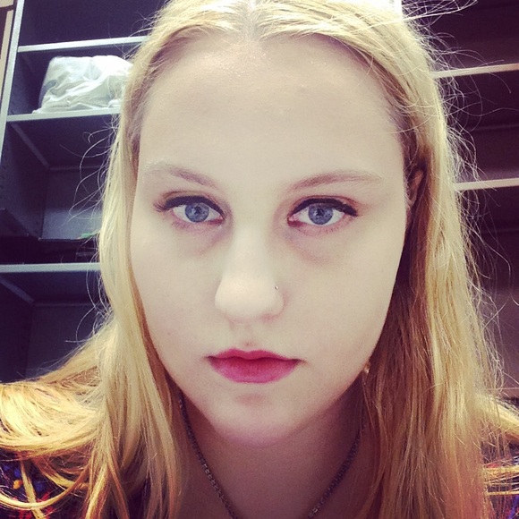 Meet your Posher, Margaret - Picture 3 of 4