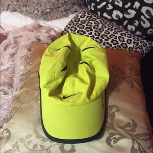 Adjustable Nike feather light cap