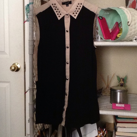Studded Button Down Sleeveless Blouse - Picture 1 of 2