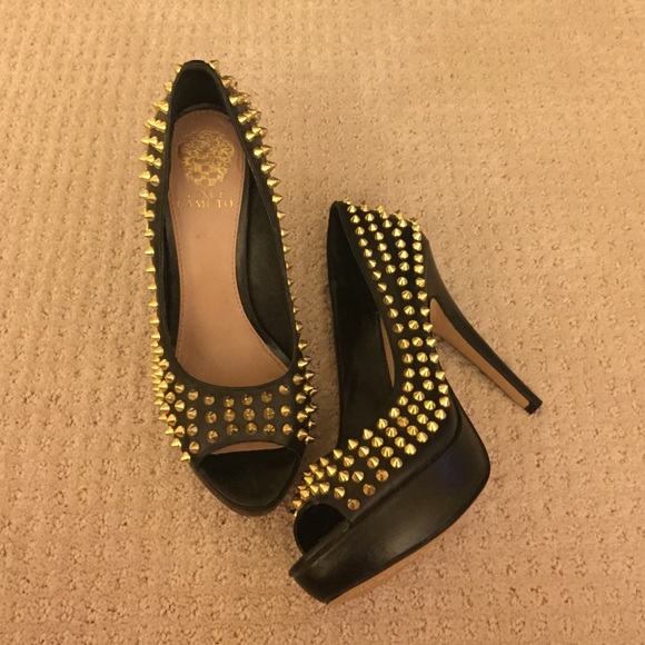 Madelyn- black orlov Vince Camuto heels! - Picture 1 of 2