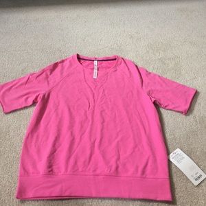 Cute and comfy Lululemon short sleeved top.