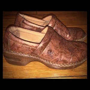 Born BOC Clogs