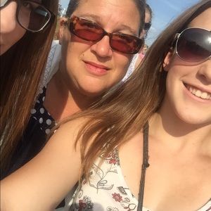 Meet your Posher, Traci