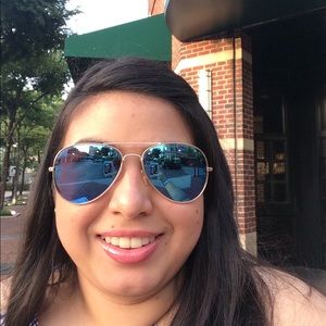 Meet your Posher, Stephanie