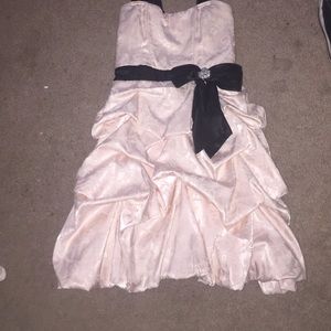 very light pink dress💗