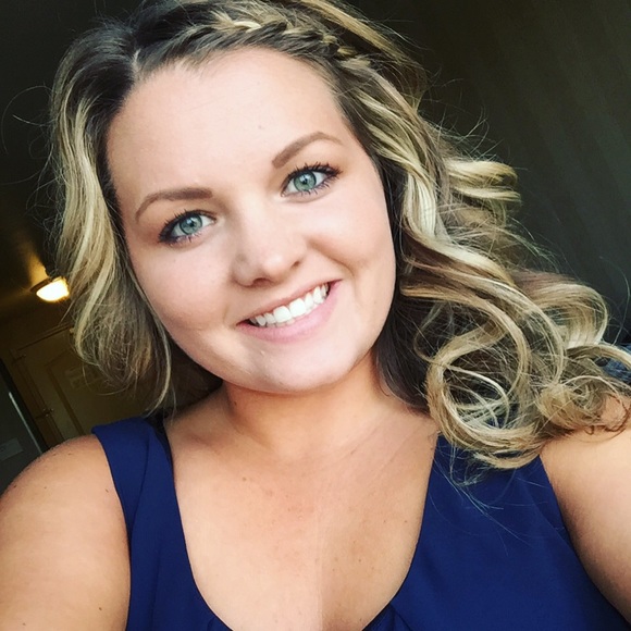 Meet your Posher, Nicole