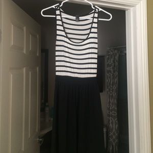 Forever 21 maxi dress with cutout on back