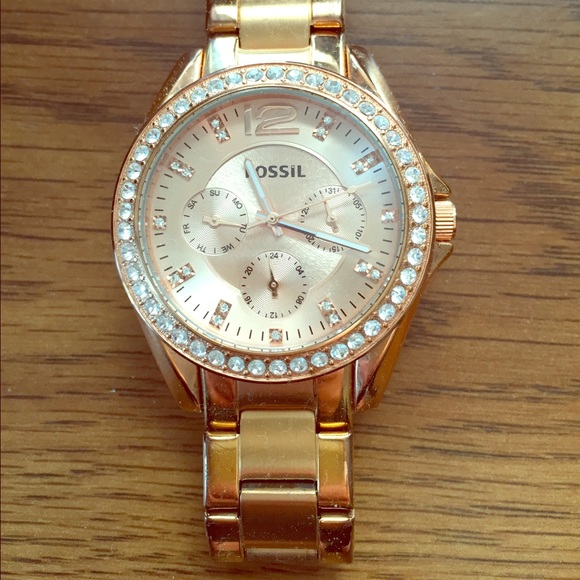 Rose gold fossil watch