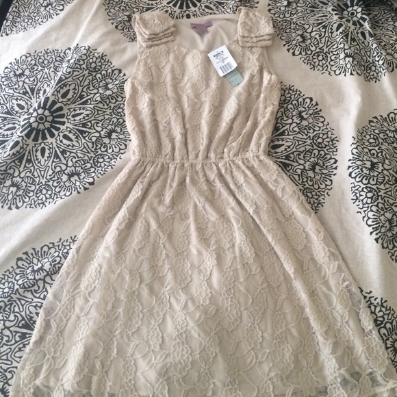Ivory lace dress - Picture 2 of 3