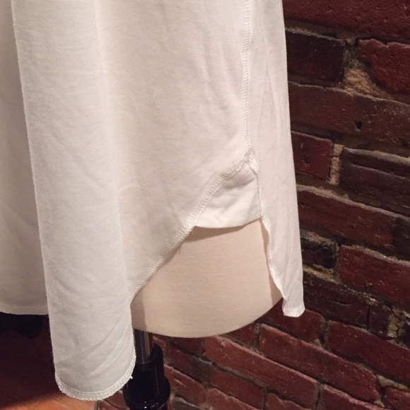 Perfect White Tee - Picture 4 of 4