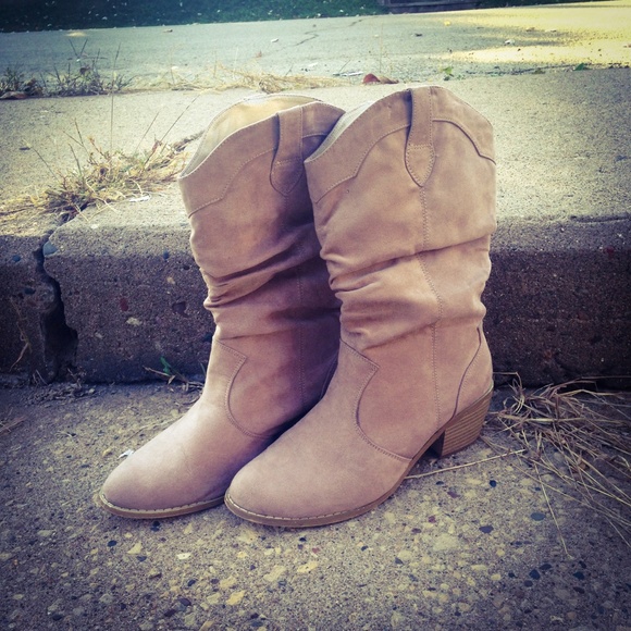 Boutique Boots - Beige Suede Fall Boots Size 8.5