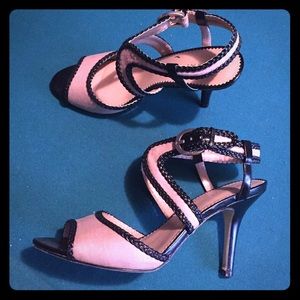 Super cute Tahari sandal with 4inch heel