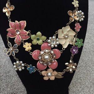 Ornament floral necklace