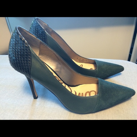Sam Edelman hunter green and black heel