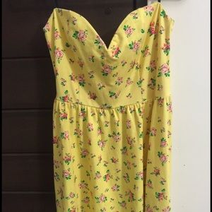 NWOT Forever 21 strapless baby doll top 💛🌻