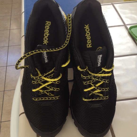 Men's size 8 reebok shoes