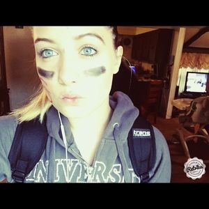 Meet your Posher, Dakota