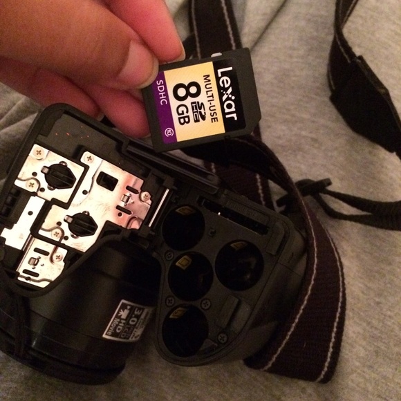 SOLD Nikon camera - Picture 3 of 3