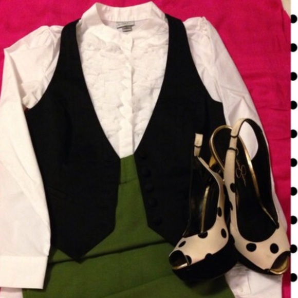 Black fitted vest