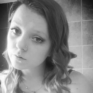 Meet your Posher, Desiree