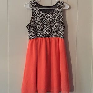 🔺SOLD🔻 Size L Aztec-Print Dress.