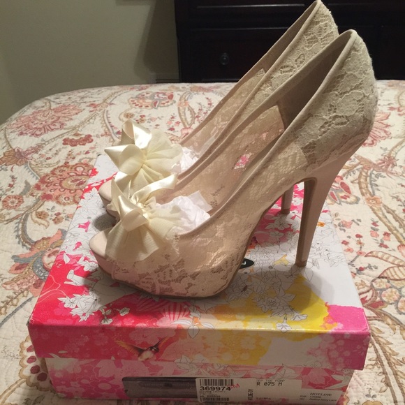 🚫SOLD🚫 NIB Chinese Laundry Hotline Ivory 7.5 - Picture 2 of 2