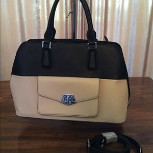 LIKE NEW! BEAUTIFUL BLACK/CREAM BAG BY NINE WEST.