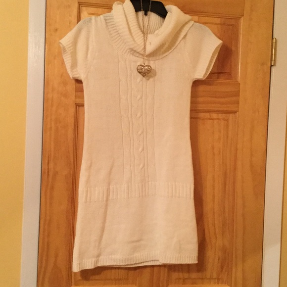 Tunic top and necklace