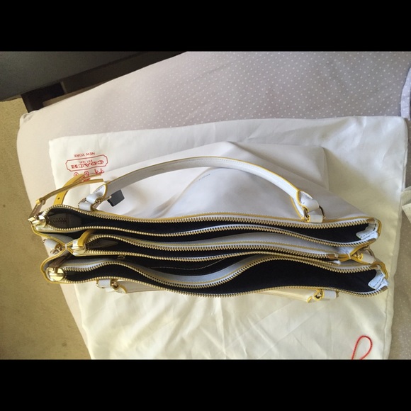 Very nice coach purse! - Picture 2 of 4