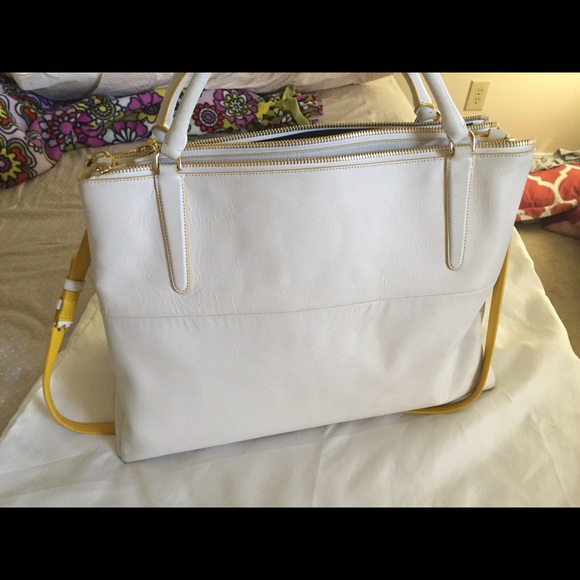 Very nice coach purse! - Picture 3 of 4