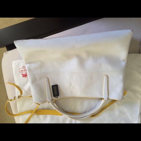 Very nice coach purse! - Picture 4 of 4