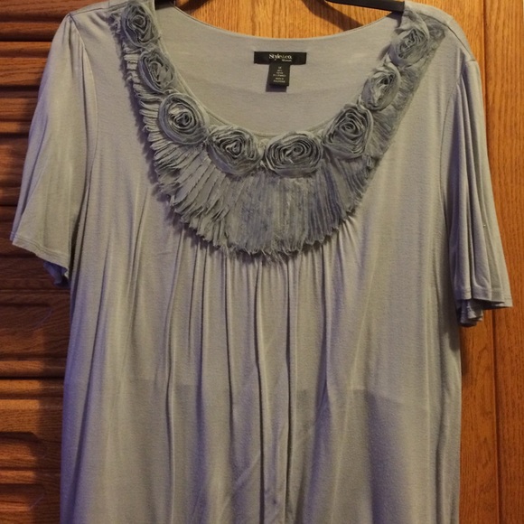 Gray tshirt with flowers