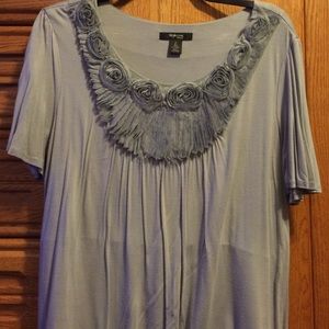 Gray tshirt with flowers