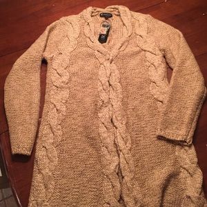 Long cardigan. Braided detail.