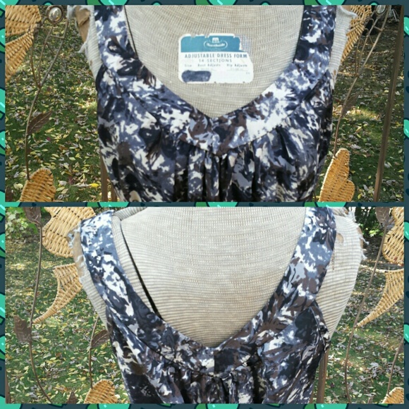 NWOT Beautiful Top - Picture 3 of 4