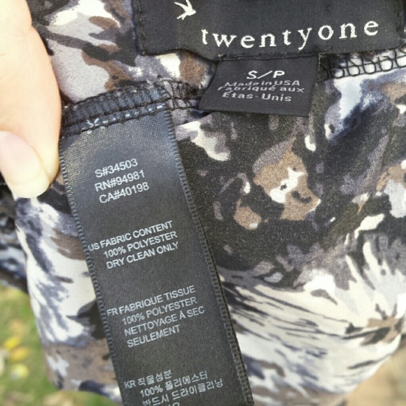 NWOT Beautiful Top - Picture 4 of 4