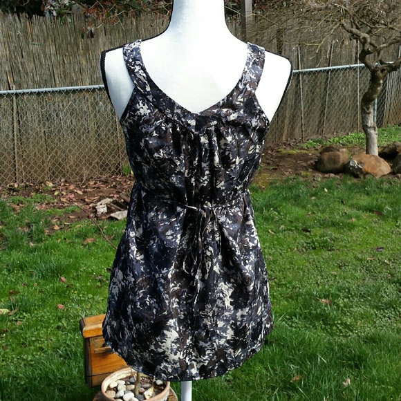 NWOT Beautiful Top - Picture 2 of 4