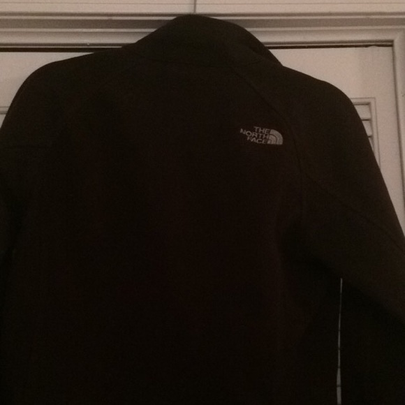 Black women's North Face Windwall jacket - Picture 4 of 4