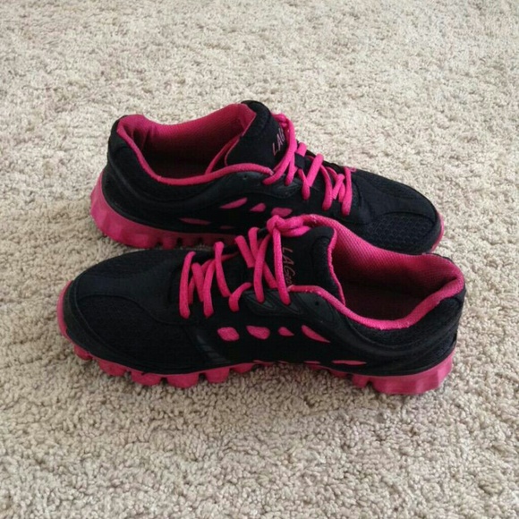 LA gear shoes